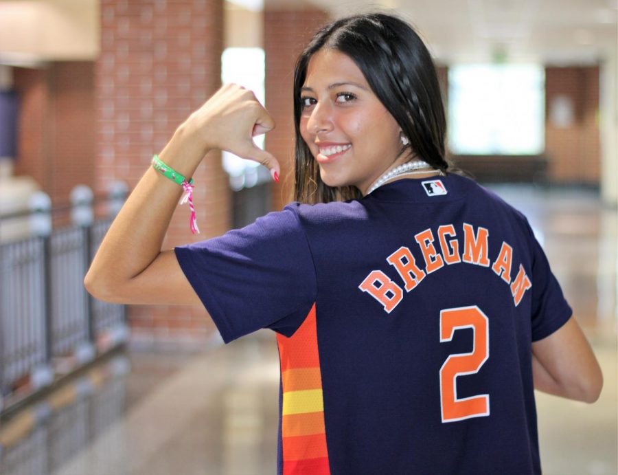 Gali+Rocha%2C+%2812%29+reping+her+favorite+Astros+player.+